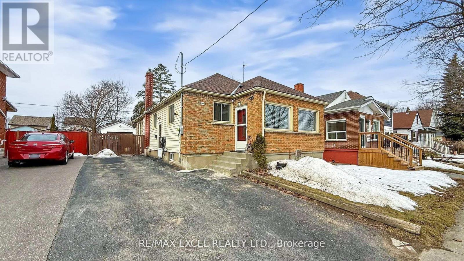 












230 ROXBOROUGH AVENUE

,
Oshawa (O'Neill),




Ontario
L1G5W9

