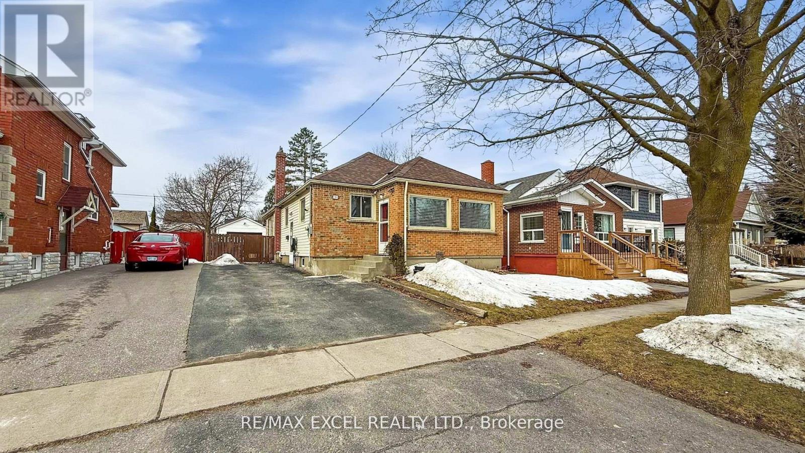 












230 ROXBOROUGH AVENUE

,
Oshawa (O'Neill),




Ontario
L1G5W9

