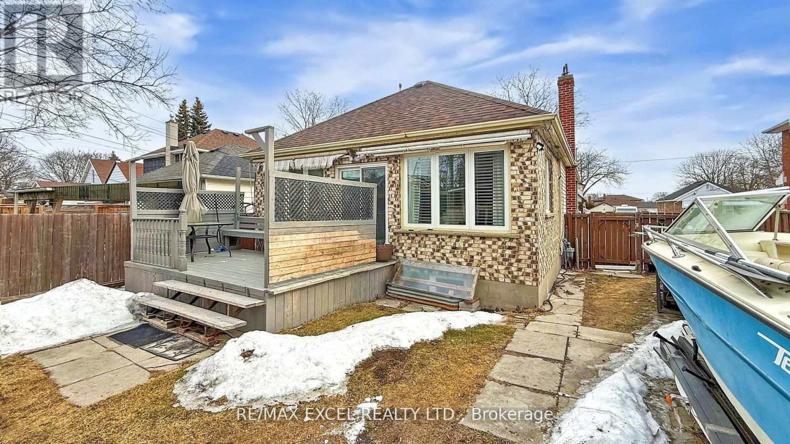 












230 ROXBOROUGH AVENUE

,
Oshawa (O'Neill),




Ontario
L1G5W9

