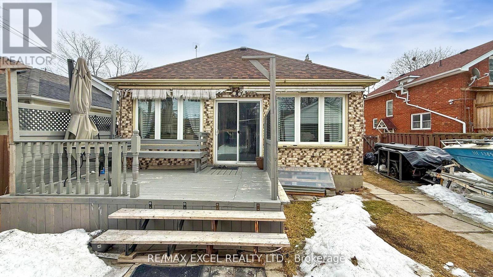












230 ROXBOROUGH AVENUE

,
Oshawa (O'Neill),




Ontario
L1G5W9

