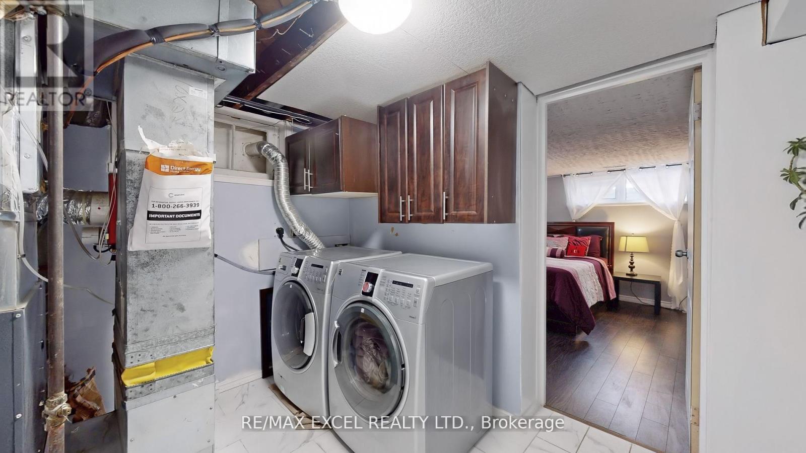 












230 ROXBOROUGH AVENUE

,
Oshawa (O'Neill),




Ontario
L1G5W9

