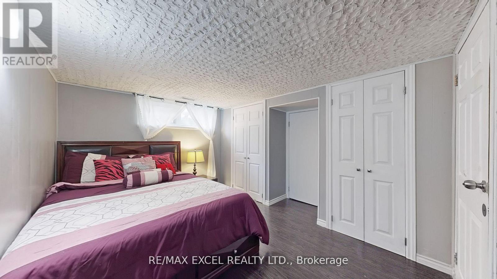 












230 ROXBOROUGH AVENUE

,
Oshawa (O'Neill),




Ontario
L1G5W9

