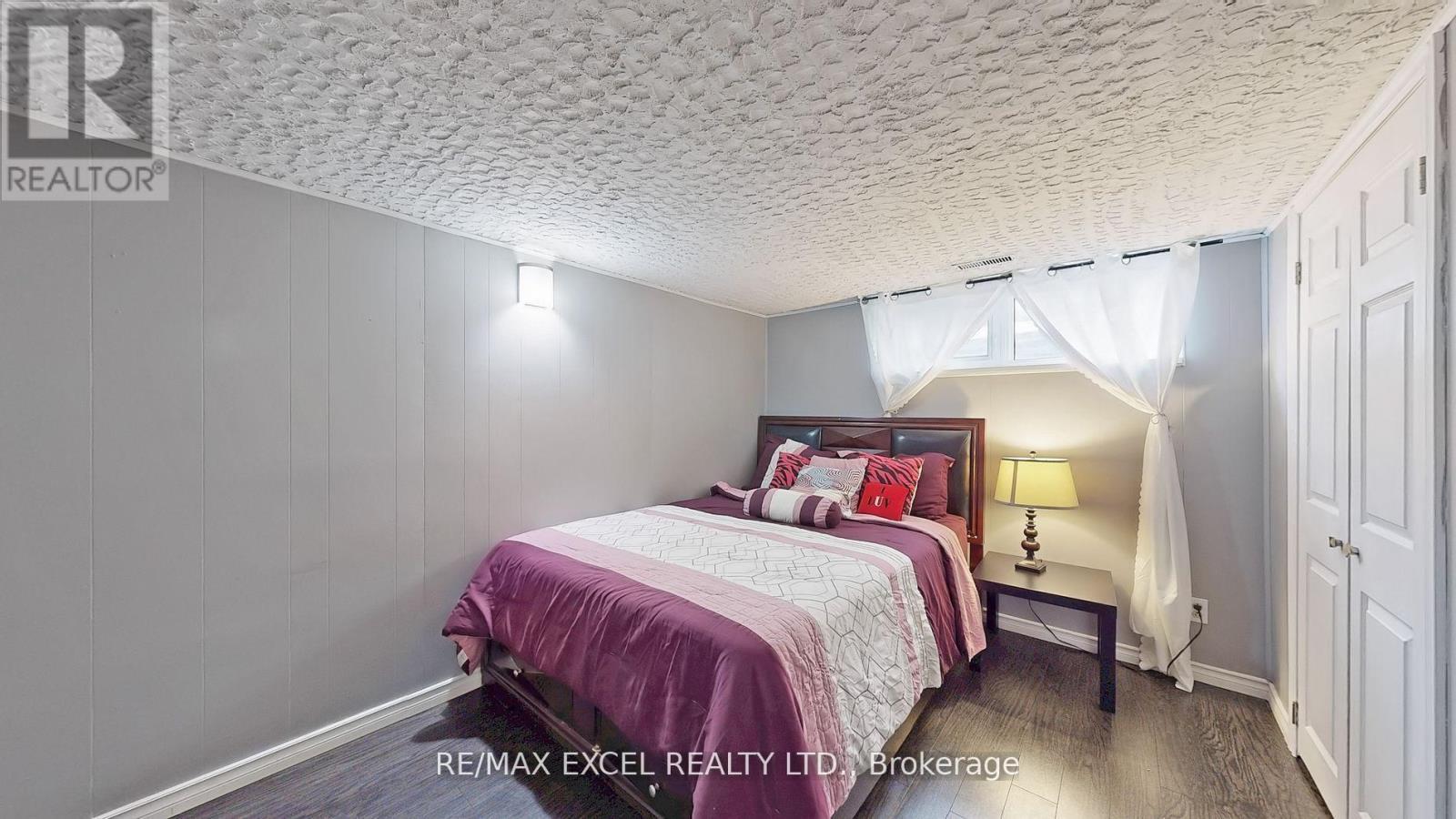 












230 ROXBOROUGH AVENUE

,
Oshawa (O'Neill),




Ontario
L1G5W9

