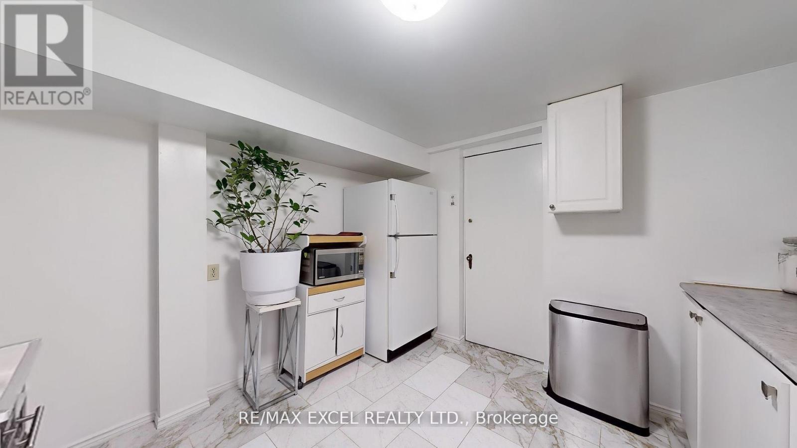 












230 ROXBOROUGH AVENUE

,
Oshawa (O'Neill),




Ontario
L1G5W9

