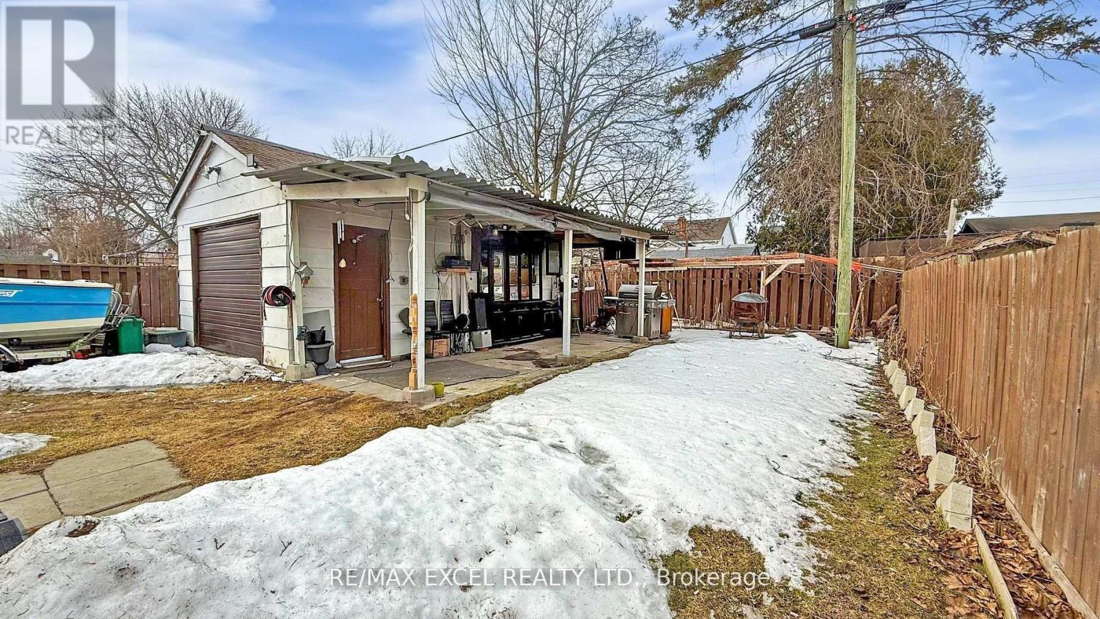 












230 ROXBOROUGH AVENUE

,
Oshawa (O'Neill),




Ontario
L1G5W9

