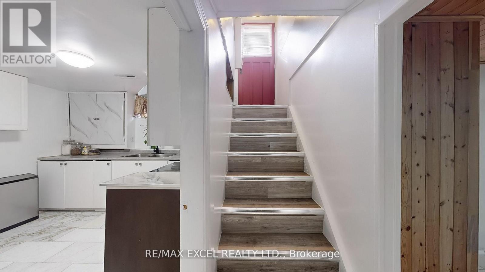 












230 ROXBOROUGH AVENUE

,
Oshawa (O'Neill),




Ontario
L1G5W9

