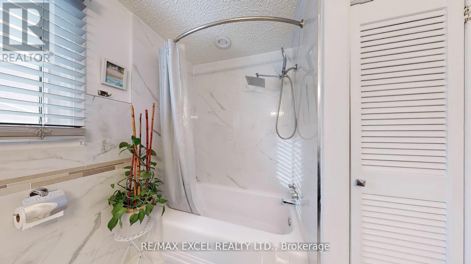 












230 ROXBOROUGH AVENUE

,
Oshawa (O'Neill),




Ontario
L1G5W9

