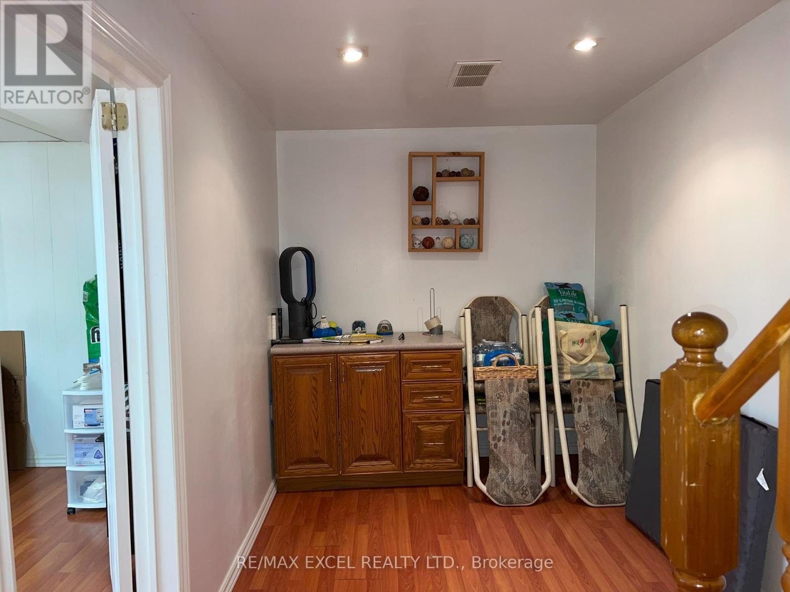 












35 - 2075 WARDEN AVENUE

,
Toronto (Tam O'Shanter-Sullivan),




Ontario
M1T3R1

