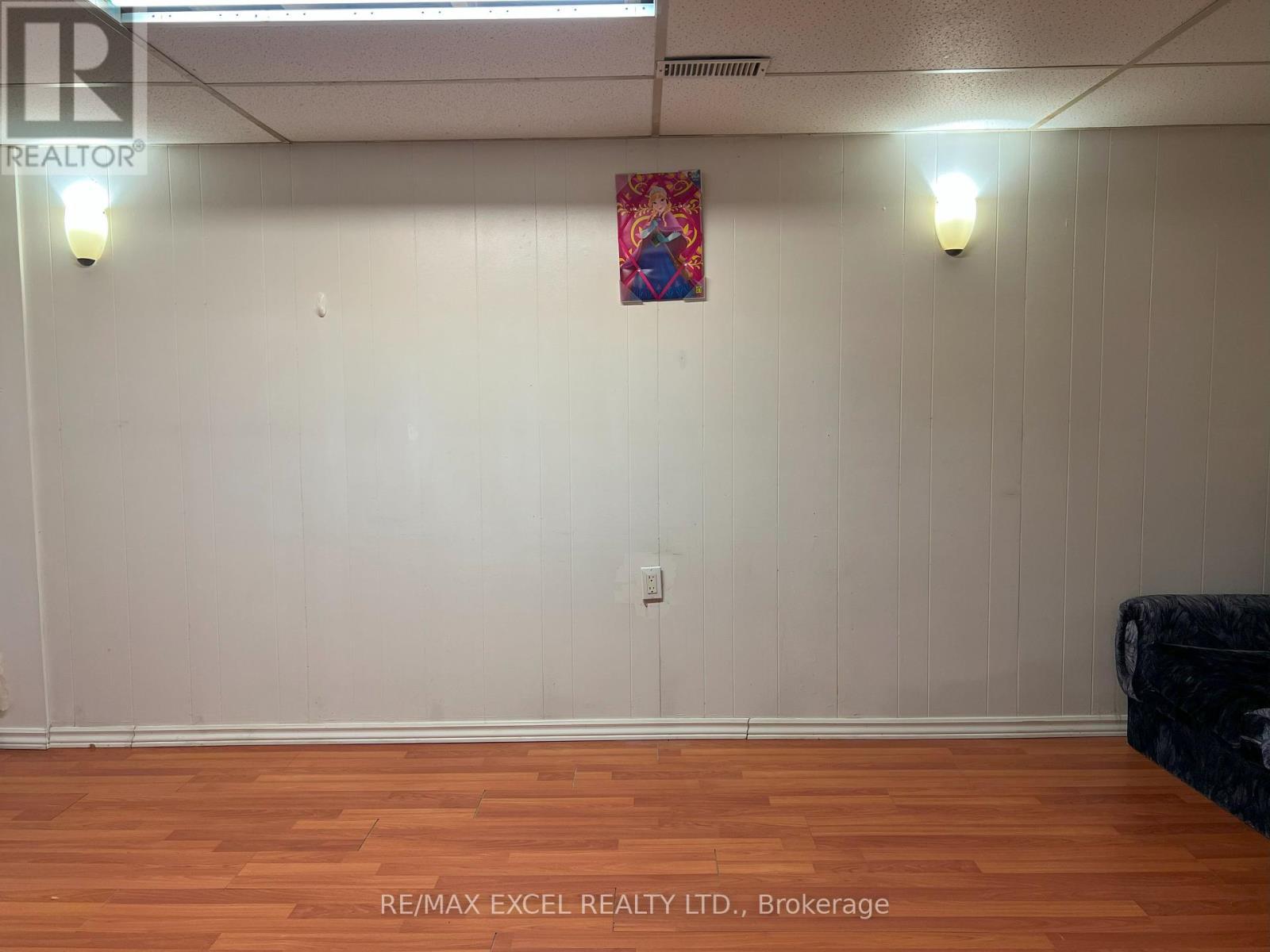 












35 - 2075 WARDEN AVENUE

,
Toronto (Tam O'Shanter-Sullivan),




Ontario
M1T3R1

