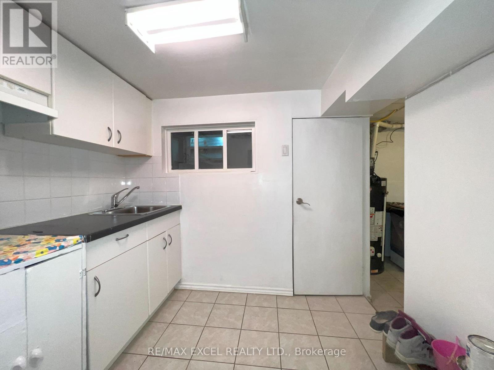 












35 - 2075 WARDEN AVENUE

,
Toronto (Tam O'Shanter-Sullivan),




Ontario
M1T3R1

