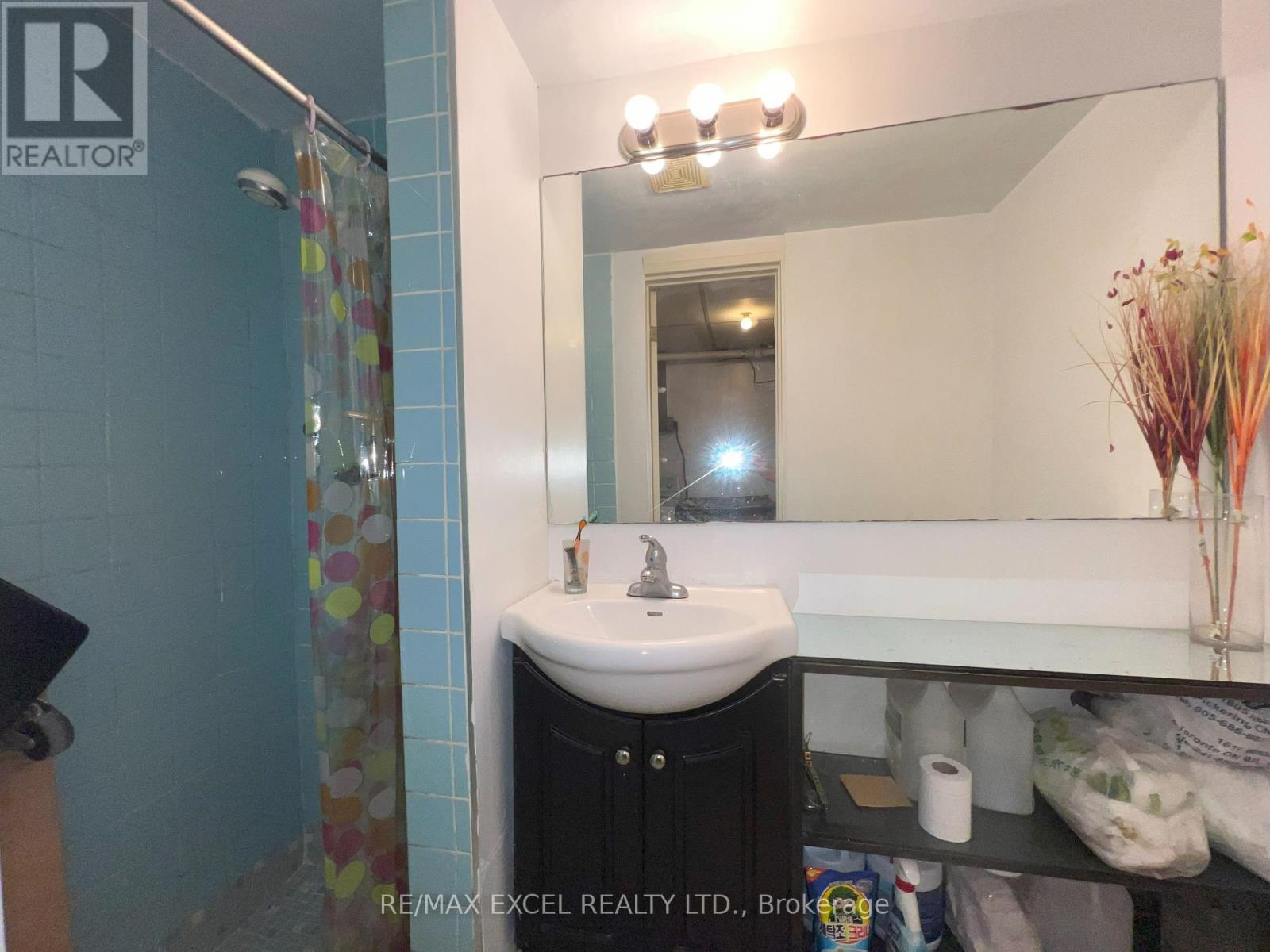 












35 - 2075 WARDEN AVENUE

,
Toronto (Tam O'Shanter-Sullivan),




Ontario
M1T3R1

