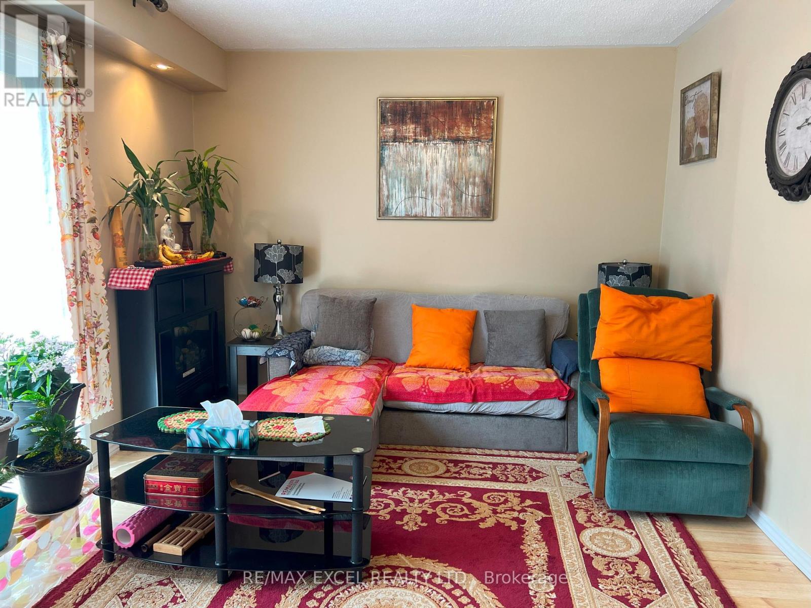 












35 - 2075 WARDEN AVENUE

,
Toronto (Tam O'Shanter-Sullivan),




Ontario
M1T3R1

