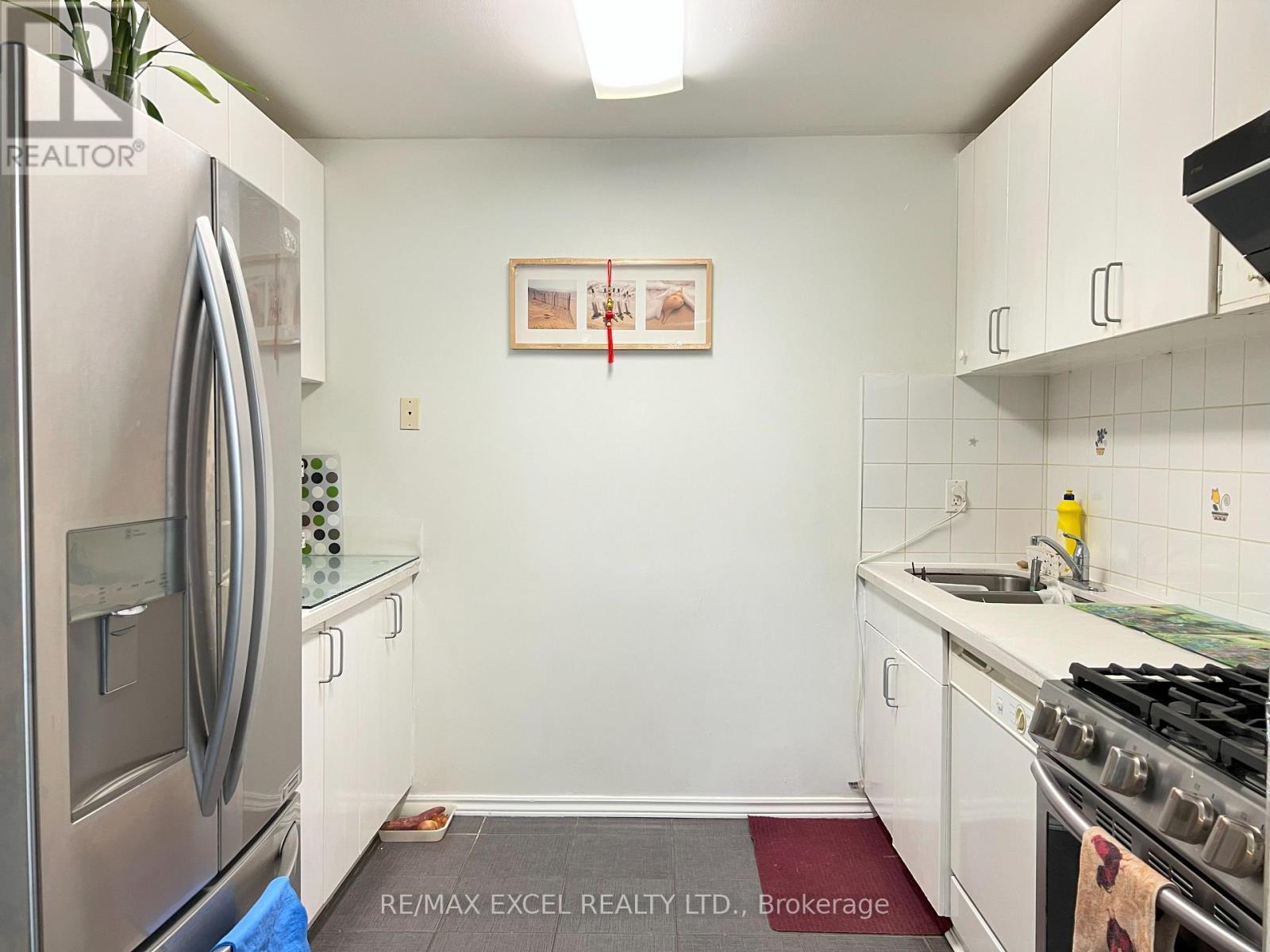












35 - 2075 WARDEN AVENUE

,
Toronto (Tam O'Shanter-Sullivan),




Ontario
M1T3R1

