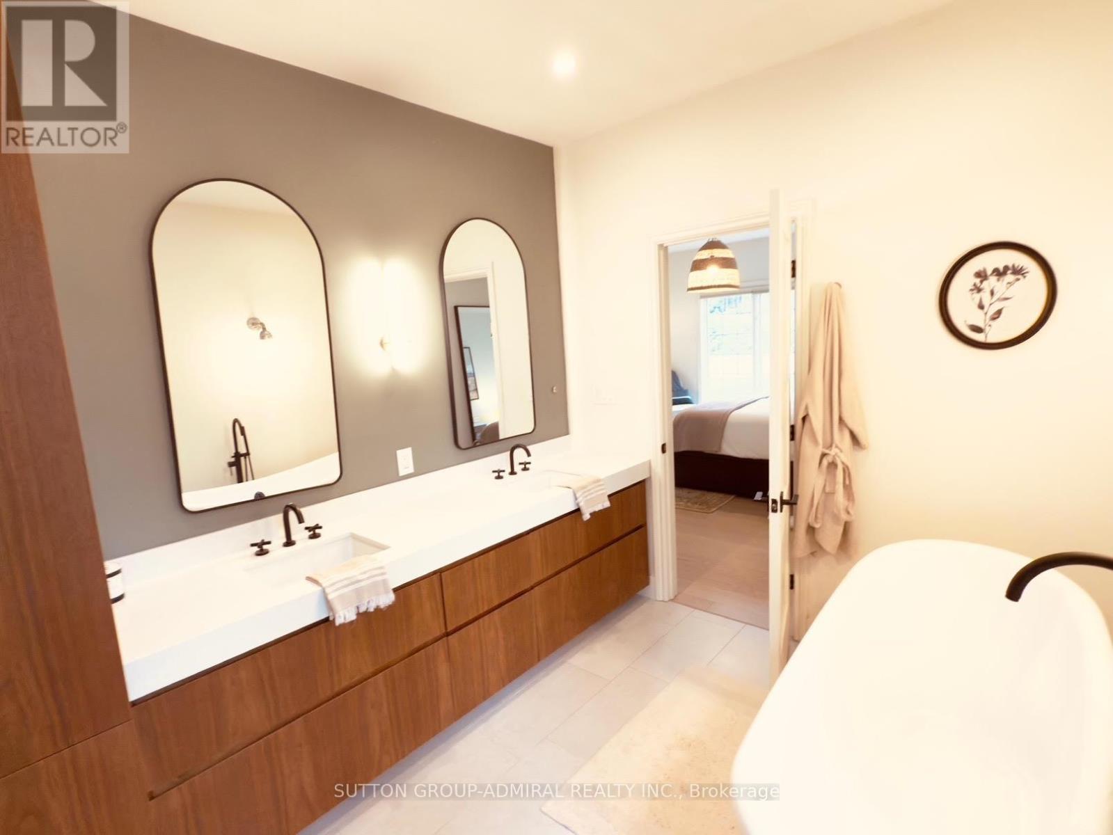 












3410 GREENWOOD ROAD

,
Pickering,




Ontario
L0H1H0

