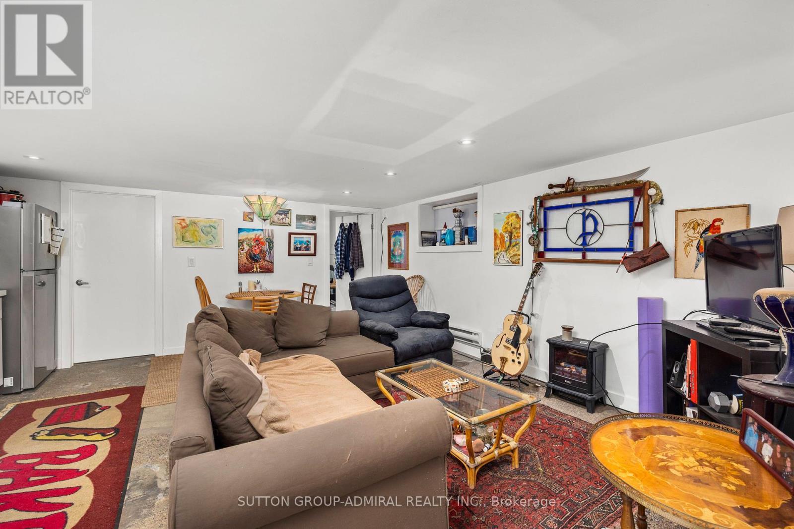












49 & 51 WINEVA AVENUE

,
Toronto (The Beaches),




Ontario
M4E2T1

