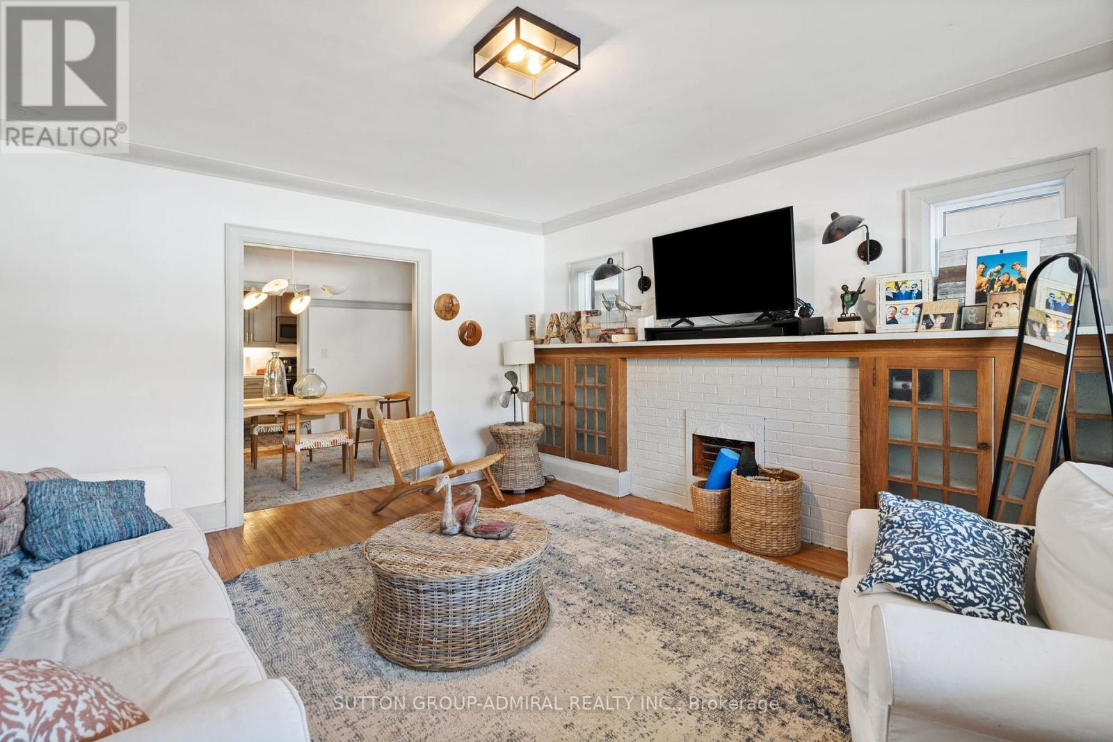 












49 & 51 WINEVA AVENUE

,
Toronto (The Beaches),




Ontario
M4E2T1

