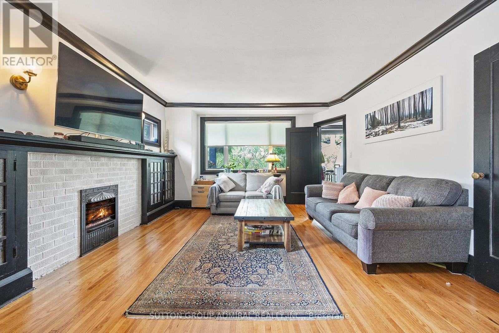 












49 & 51 WINEVA AVENUE

,
Toronto (The Beaches),




Ontario
M4E2T1

