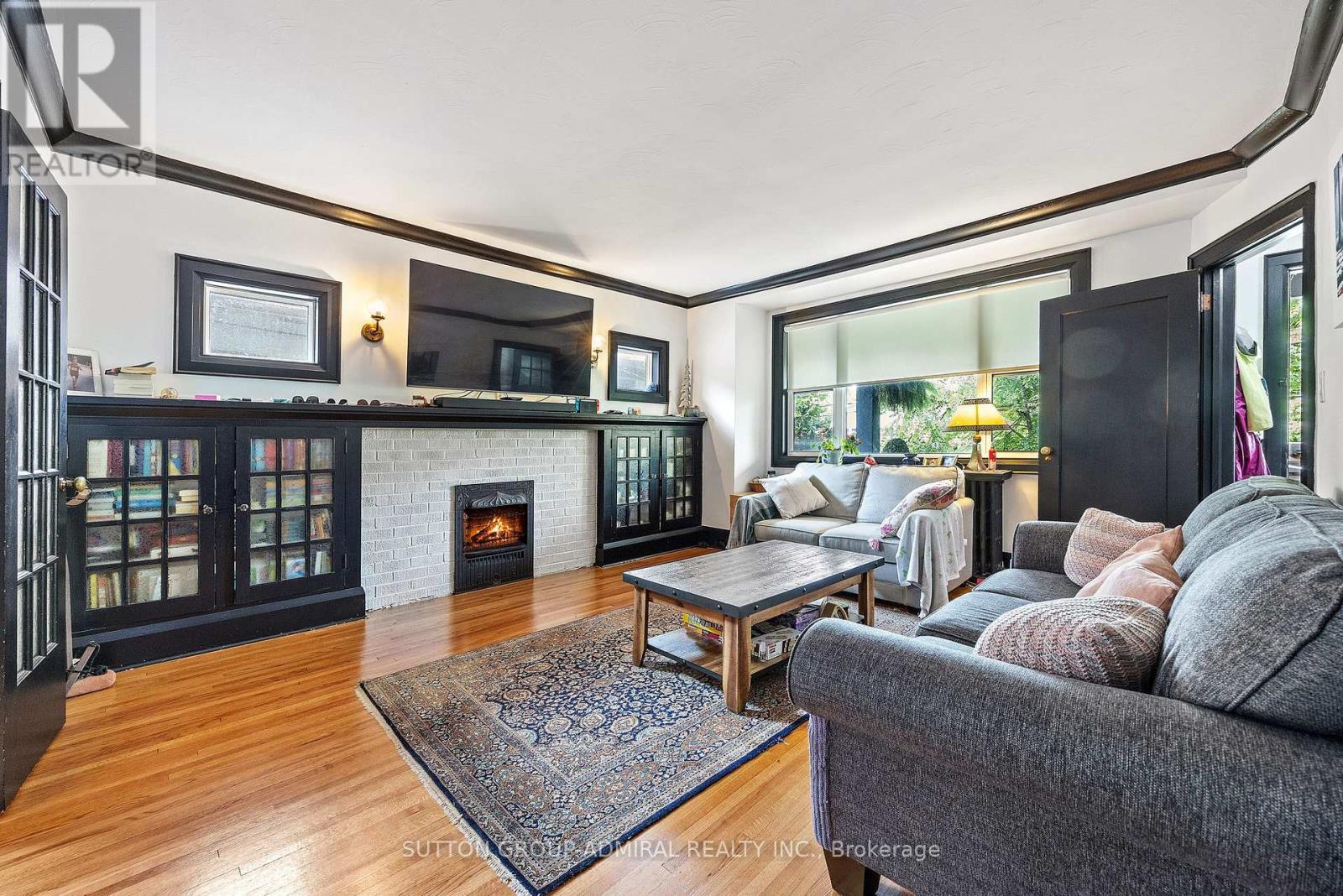 












49 & 51 WINEVA AVENUE

,
Toronto (The Beaches),




Ontario
M4E2T1

