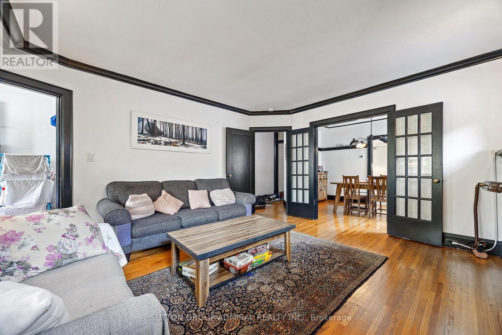 












49 & 51 WINEVA AVENUE

,
Toronto (The Beaches),




Ontario
M4E2T1

