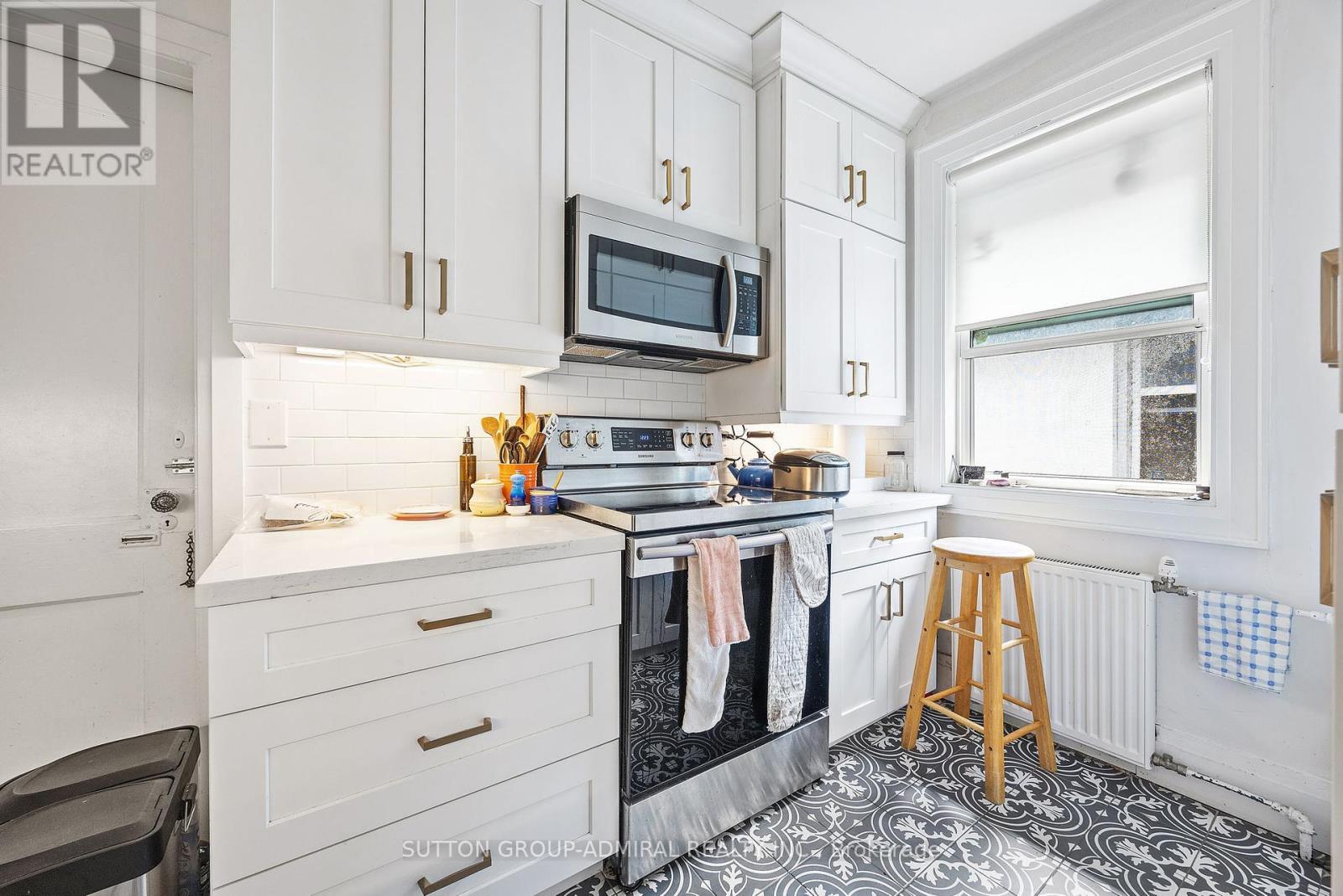 












49 & 51 WINEVA AVENUE

,
Toronto (The Beaches),




Ontario
M4E2T1


