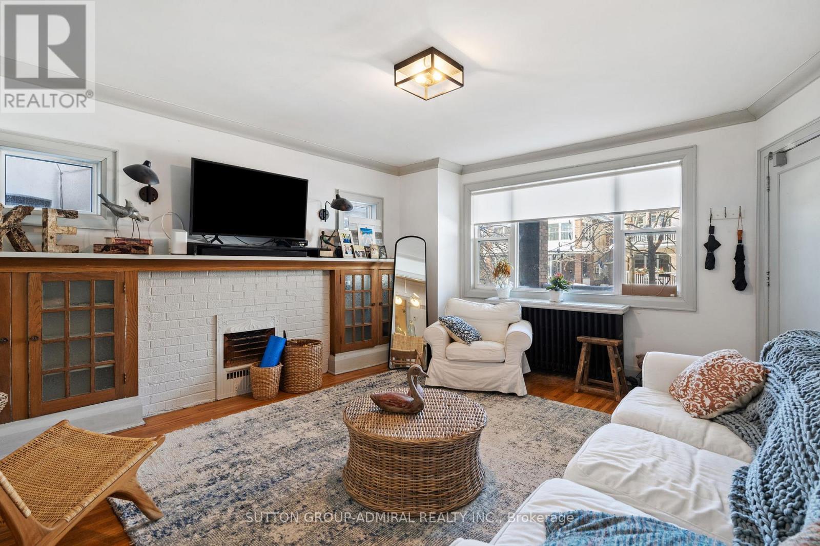 












49 & 51 WINEVA AVENUE

,
Toronto (The Beaches),




Ontario
M4E2T1

