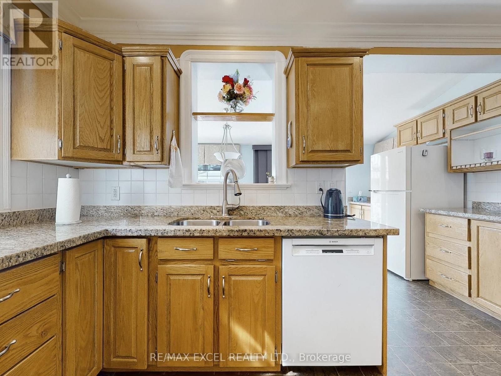 












341 RICHMOND STREET

,
Oshawa (O'Neill),




Ontario
L1G1E8

