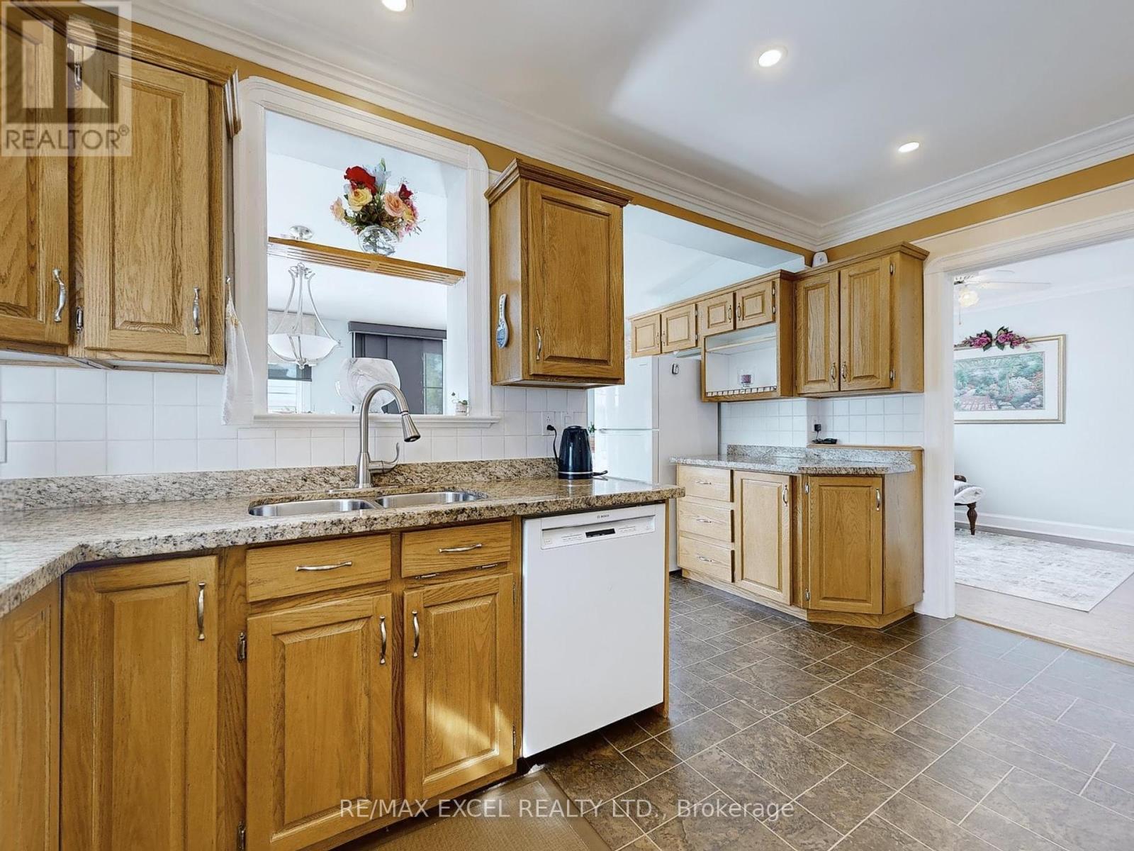 












341 RICHMOND STREET

,
Oshawa (O'Neill),




Ontario
L1G1E8

