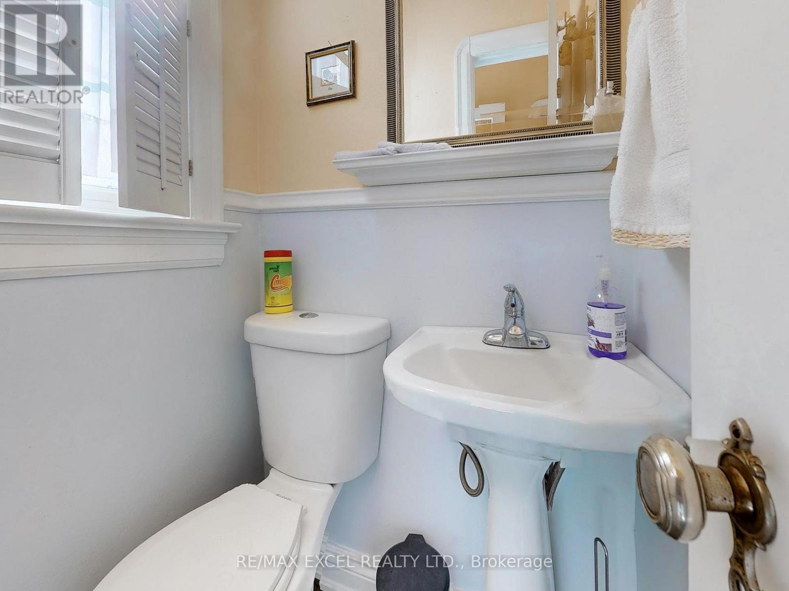 












341 RICHMOND STREET

,
Oshawa (O'Neill),




Ontario
L1G1E8

