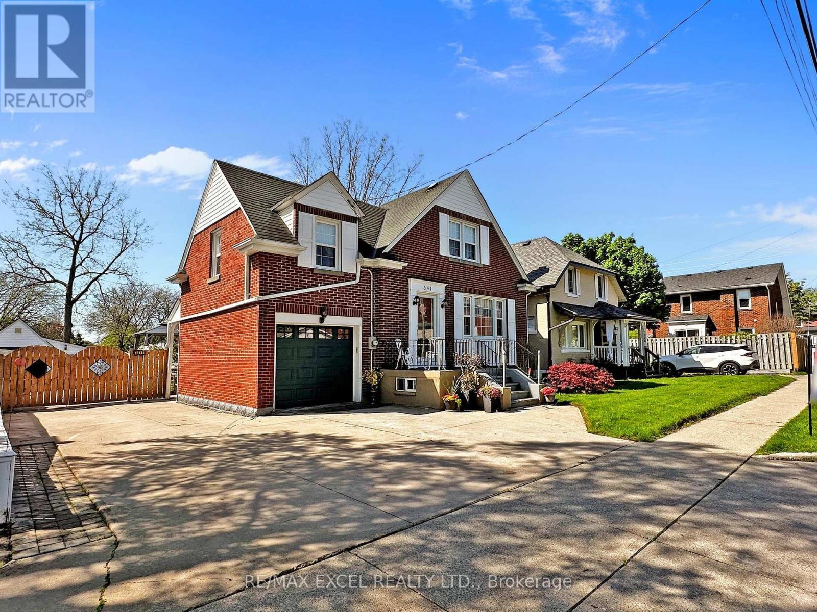 












341 RICHMOND STREET

,
Oshawa (O'Neill),




Ontario
L1G1E8

