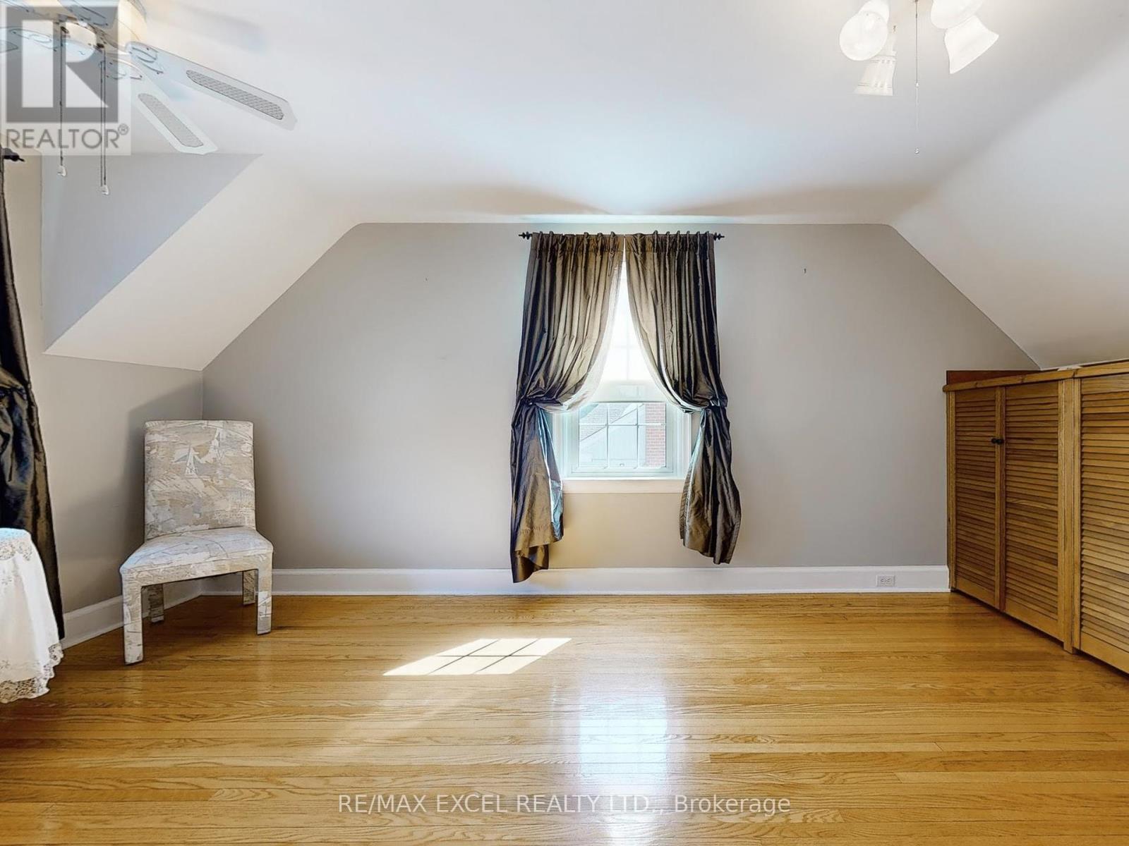 












341 RICHMOND STREET

,
Oshawa (O'Neill),




Ontario
L1G1E8

