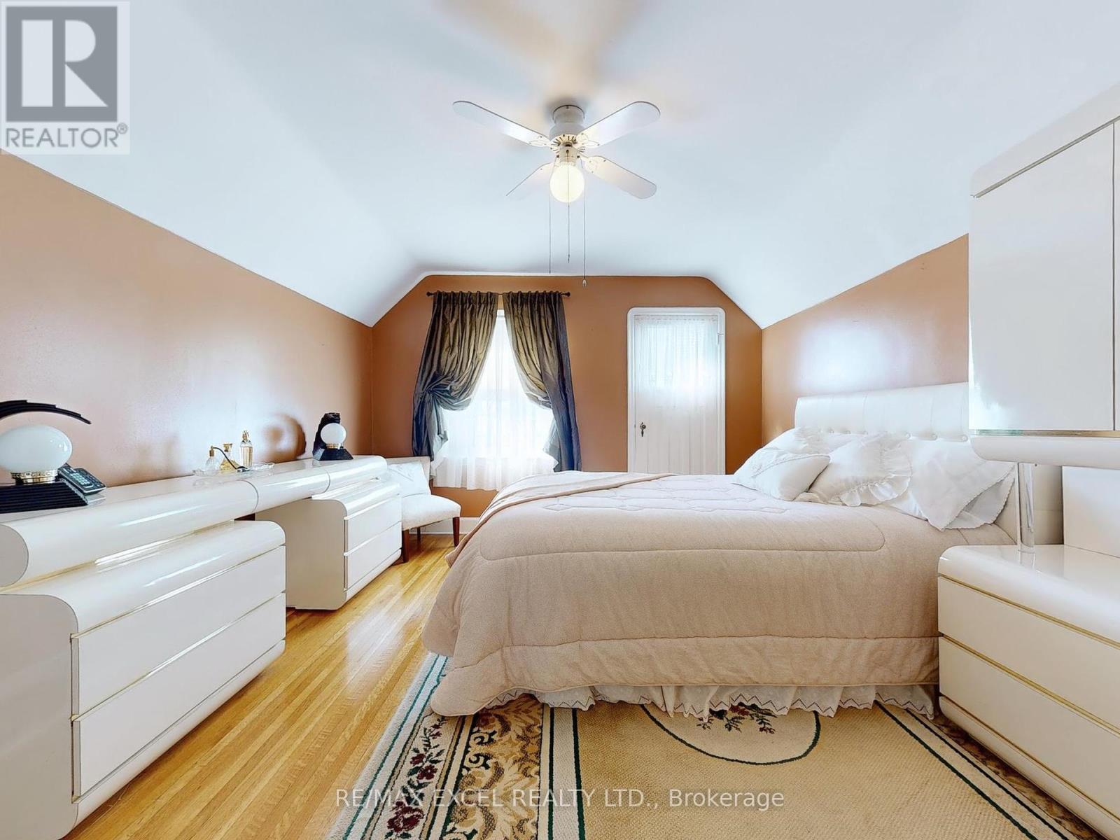 












341 RICHMOND STREET

,
Oshawa (O'Neill),




Ontario
L1G1E8

