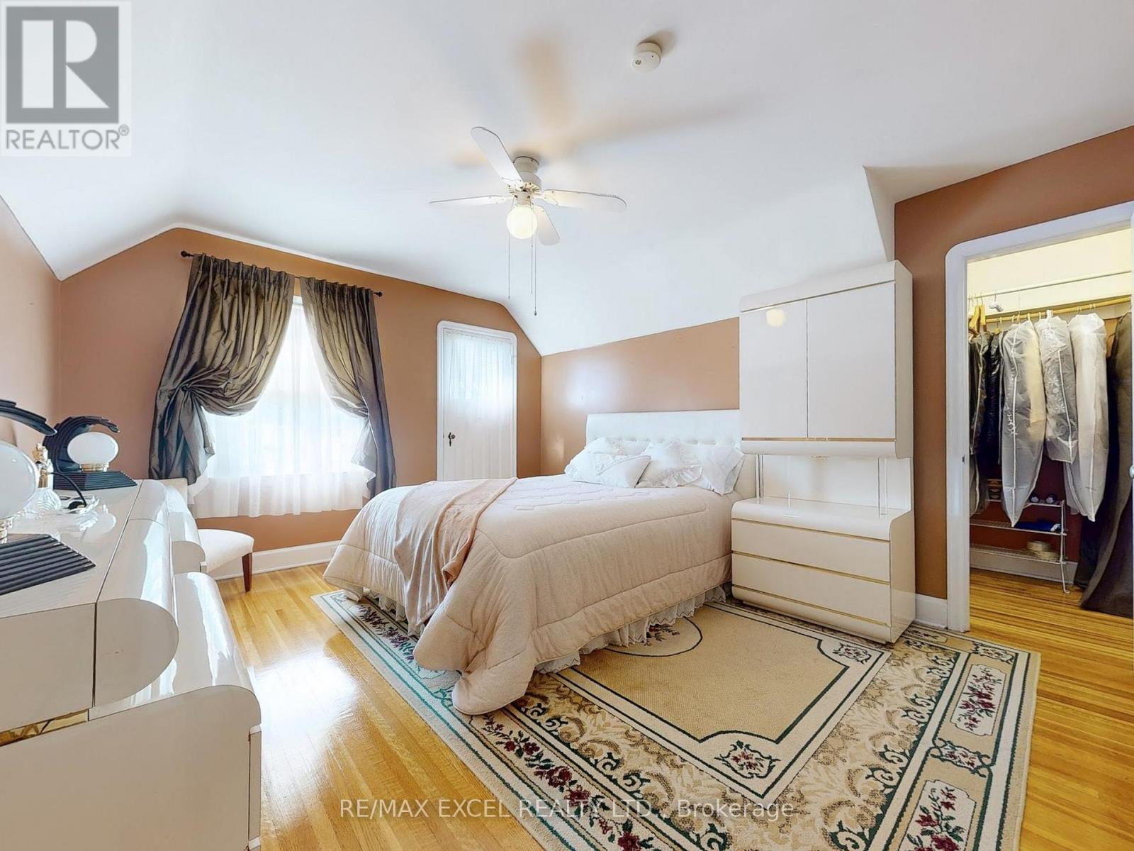 












341 RICHMOND STREET

,
Oshawa (O'Neill),




Ontario
L1G1E8

