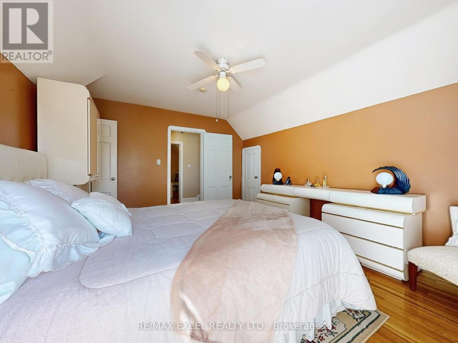 












341 RICHMOND STREET

,
Oshawa (O'Neill),




Ontario
L1G1E8

