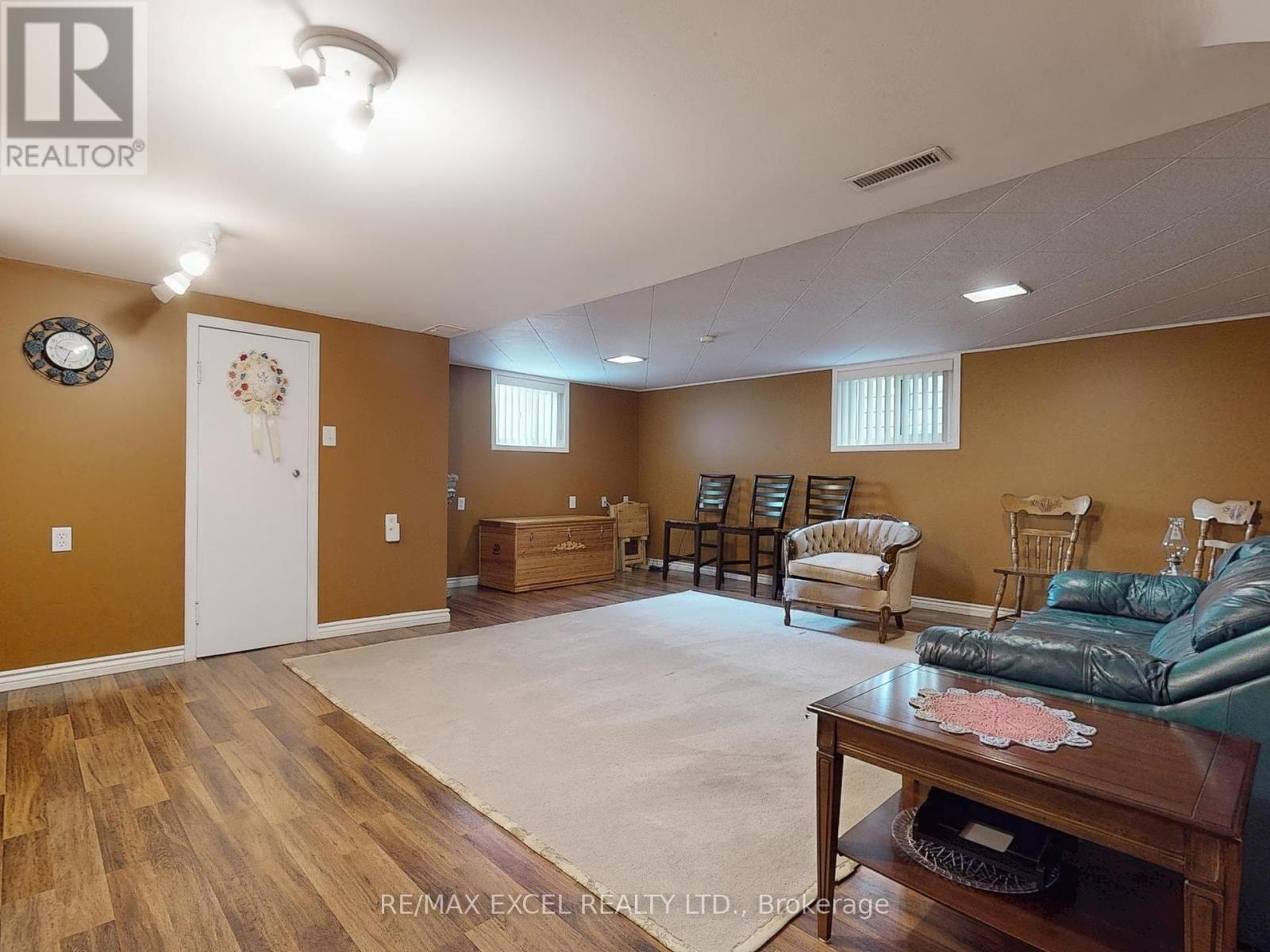 












341 RICHMOND STREET

,
Oshawa (O'Neill),




Ontario
L1G1E8

