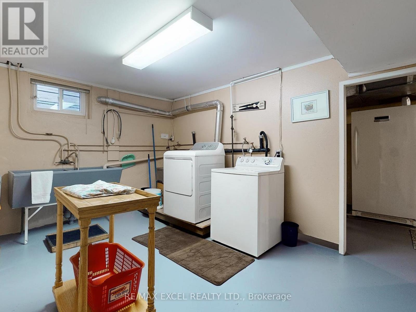 












341 RICHMOND STREET

,
Oshawa (O'Neill),




Ontario
L1G1E8


