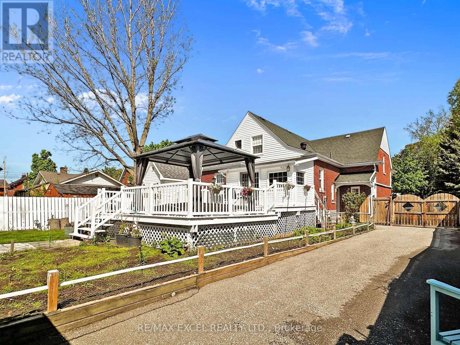 












341 RICHMOND STREET

,
Oshawa (O'Neill),




Ontario
L1G1E8

