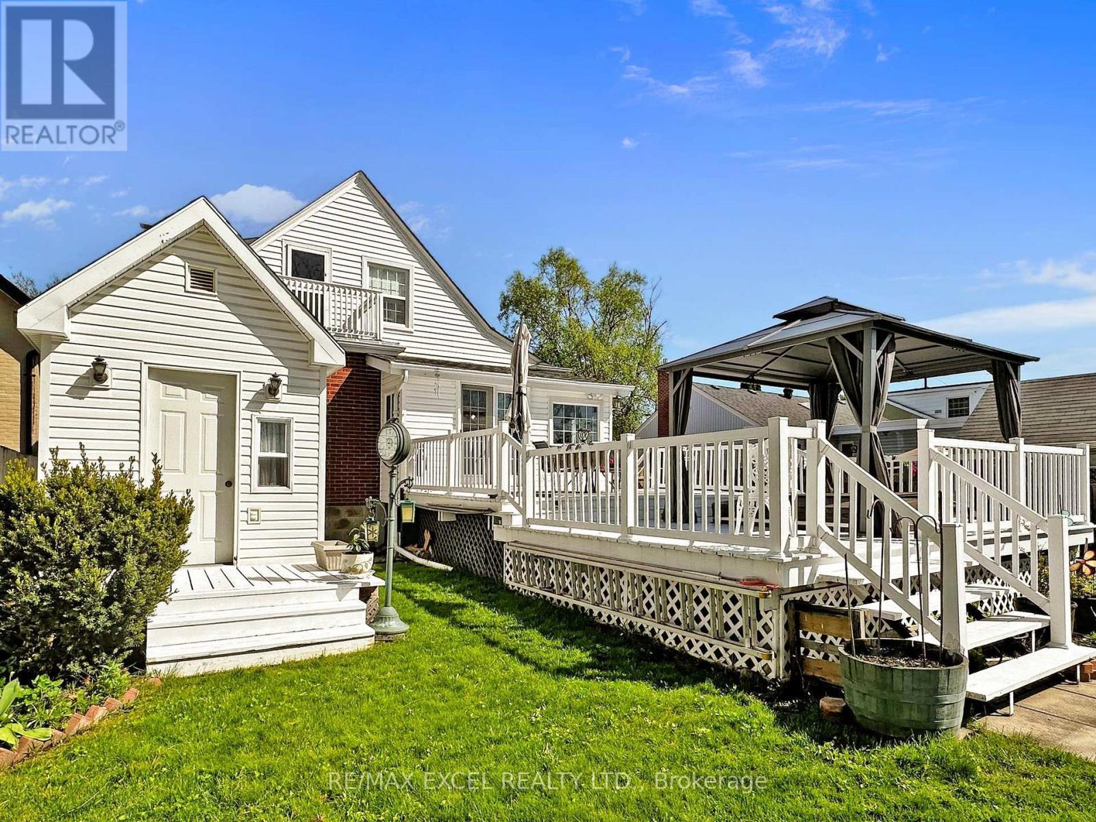 












341 RICHMOND STREET

,
Oshawa (O'Neill),




Ontario
L1G1E8

