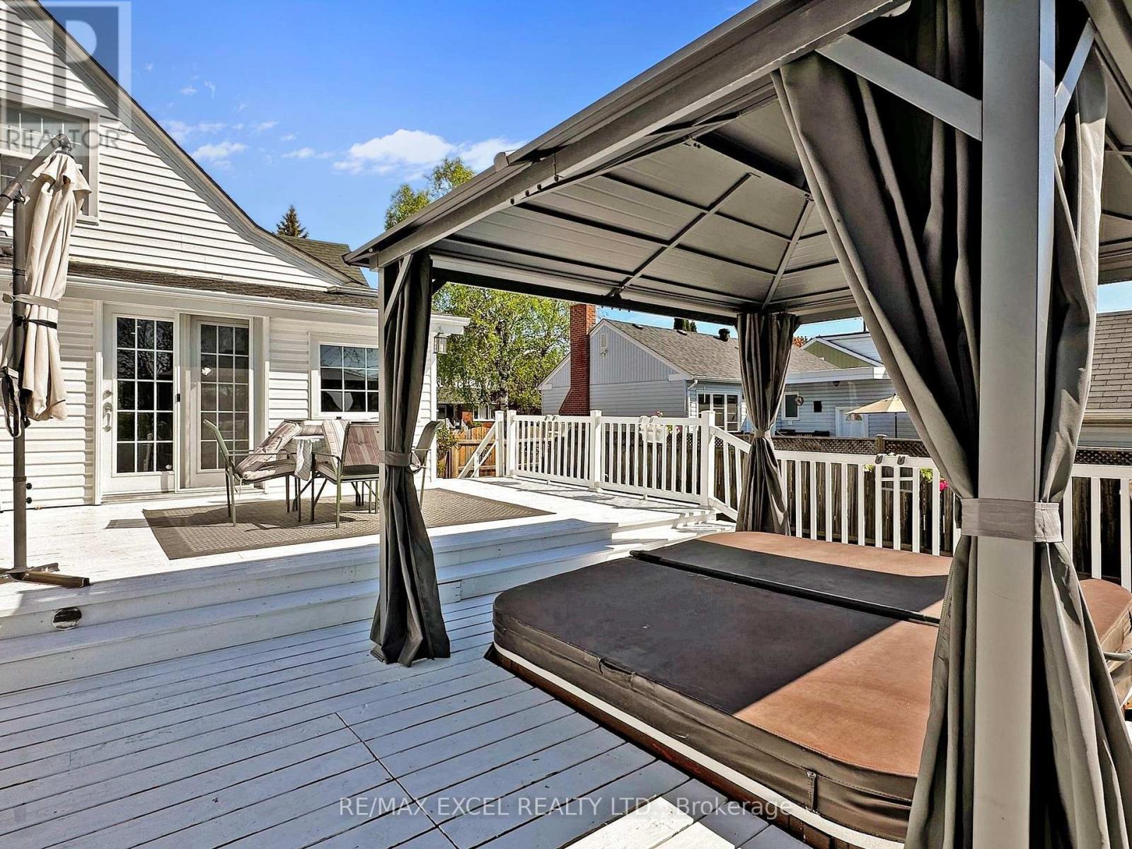 












341 RICHMOND STREET

,
Oshawa (O'Neill),




Ontario
L1G1E8

