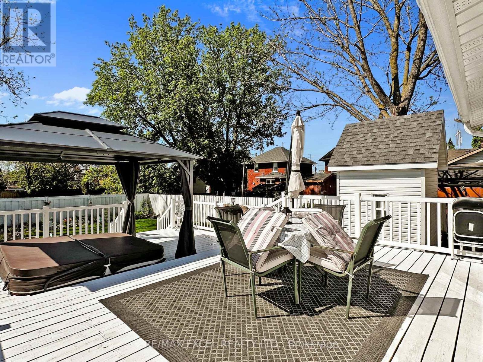












341 RICHMOND STREET

,
Oshawa (O'Neill),




Ontario
L1G1E8

