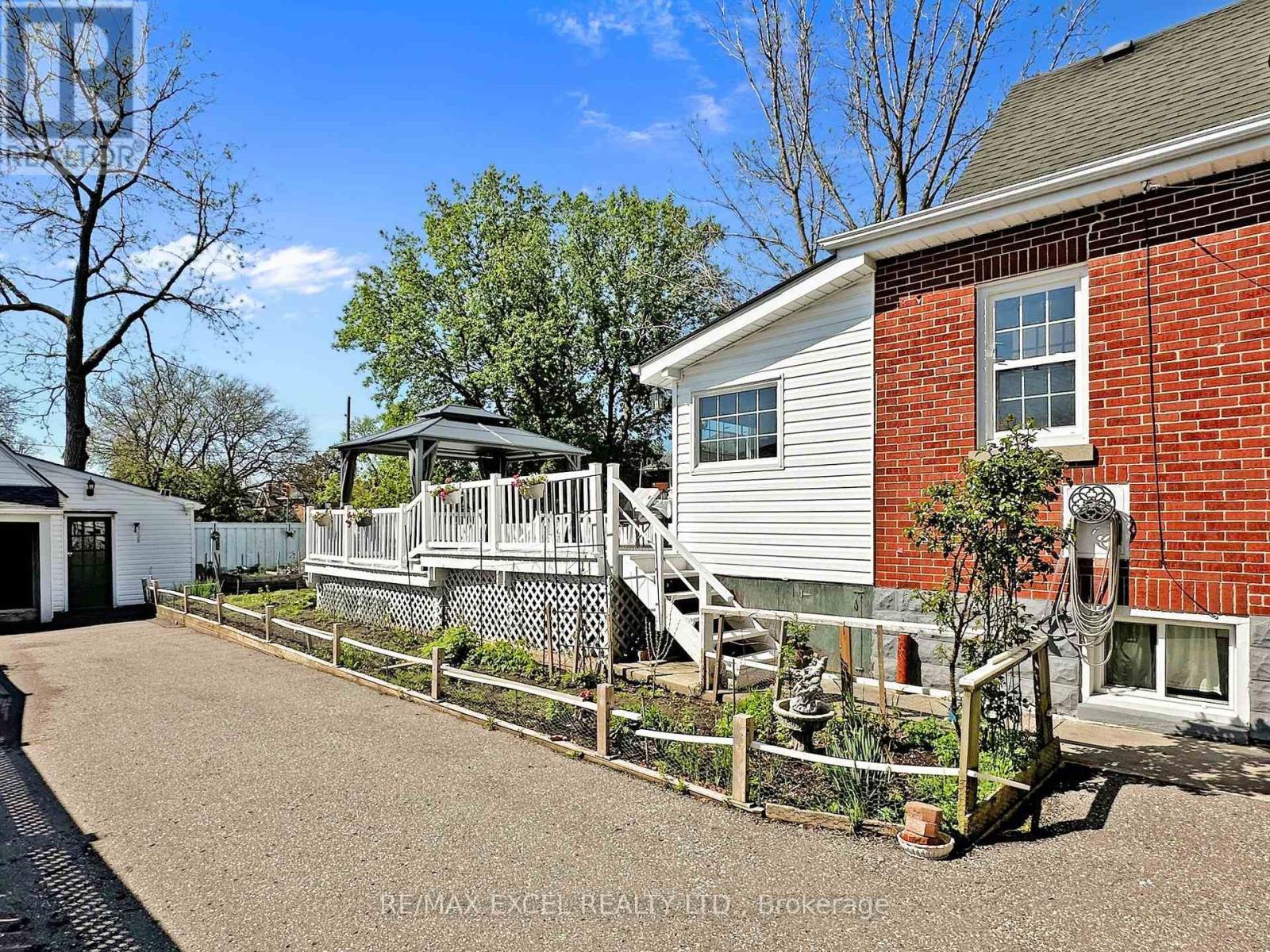 












341 RICHMOND STREET

,
Oshawa (O'Neill),




Ontario
L1G1E8

