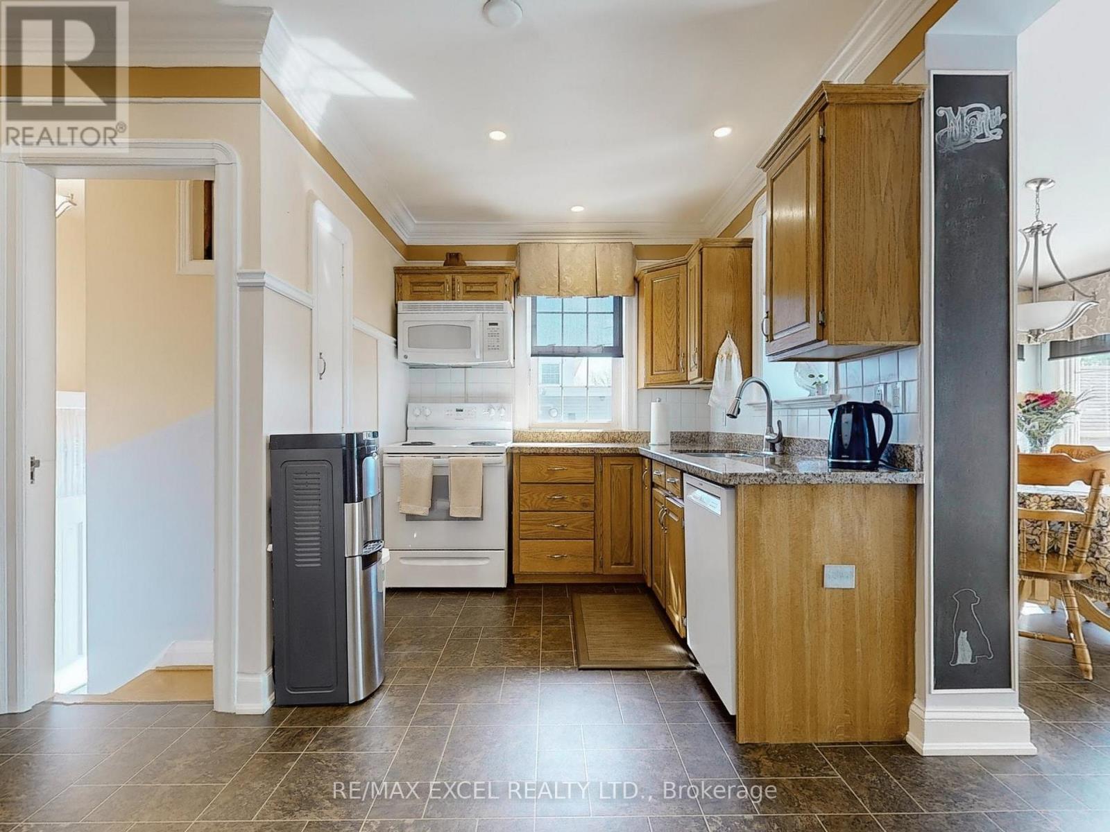 












341 RICHMOND STREET

,
Oshawa (O'Neill),




Ontario
L1G1E8

