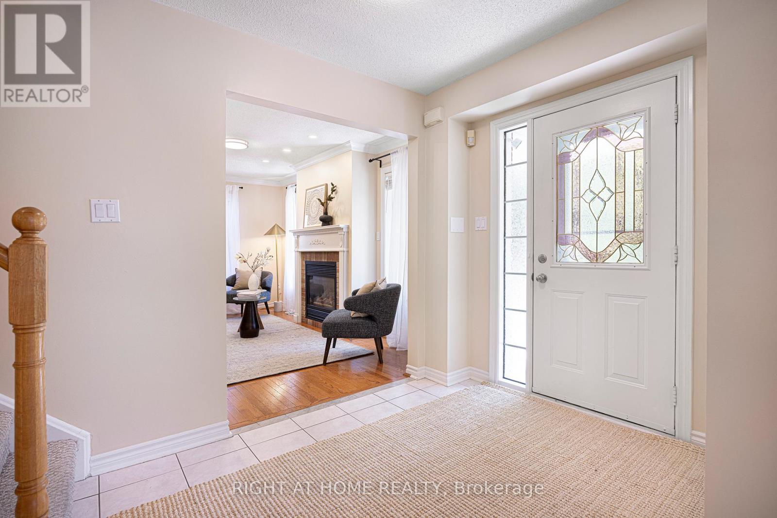 












33 THREADGOLD COURT

,
Whitby (Lynde Creek),




Ontario
L1P1L9


