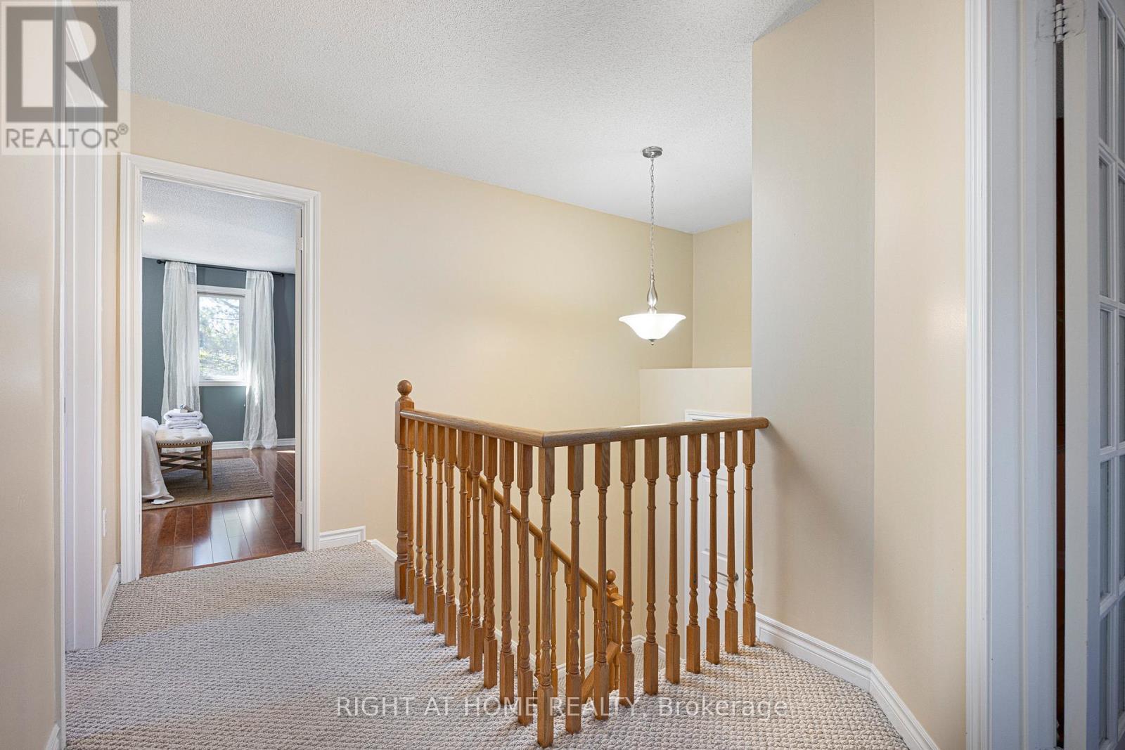 












33 THREADGOLD COURT

,
Whitby (Lynde Creek),




Ontario
L1P1L9

