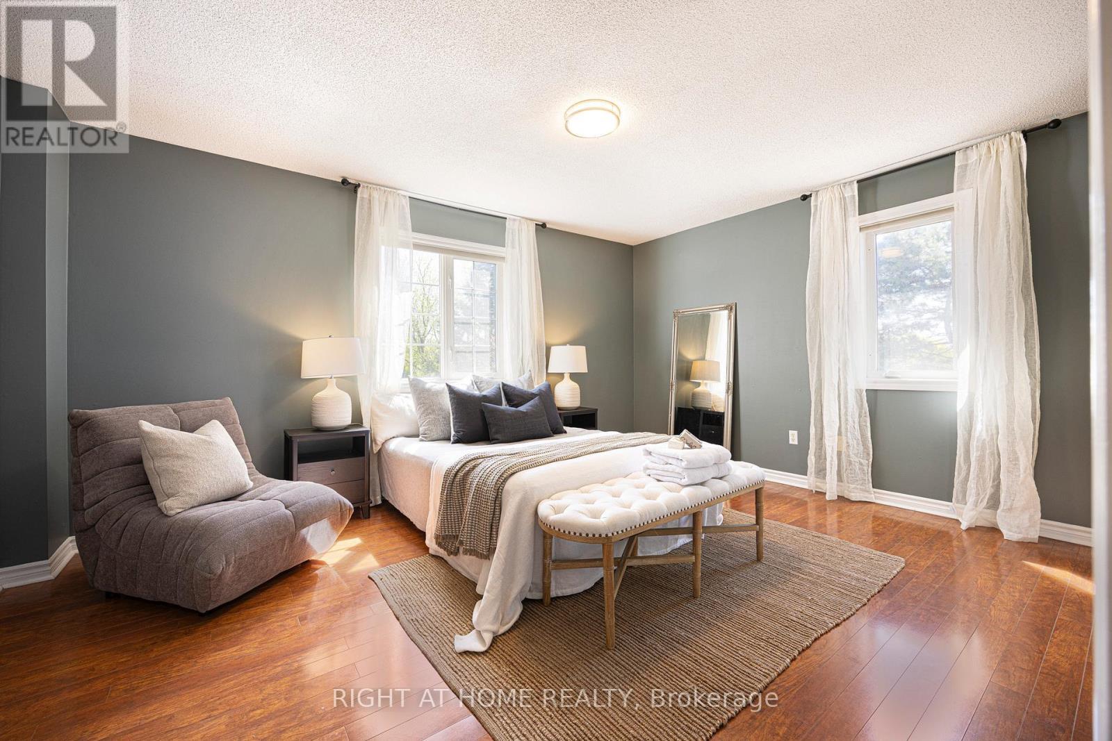 












33 THREADGOLD COURT

,
Whitby (Lynde Creek),




Ontario
L1P1L9


