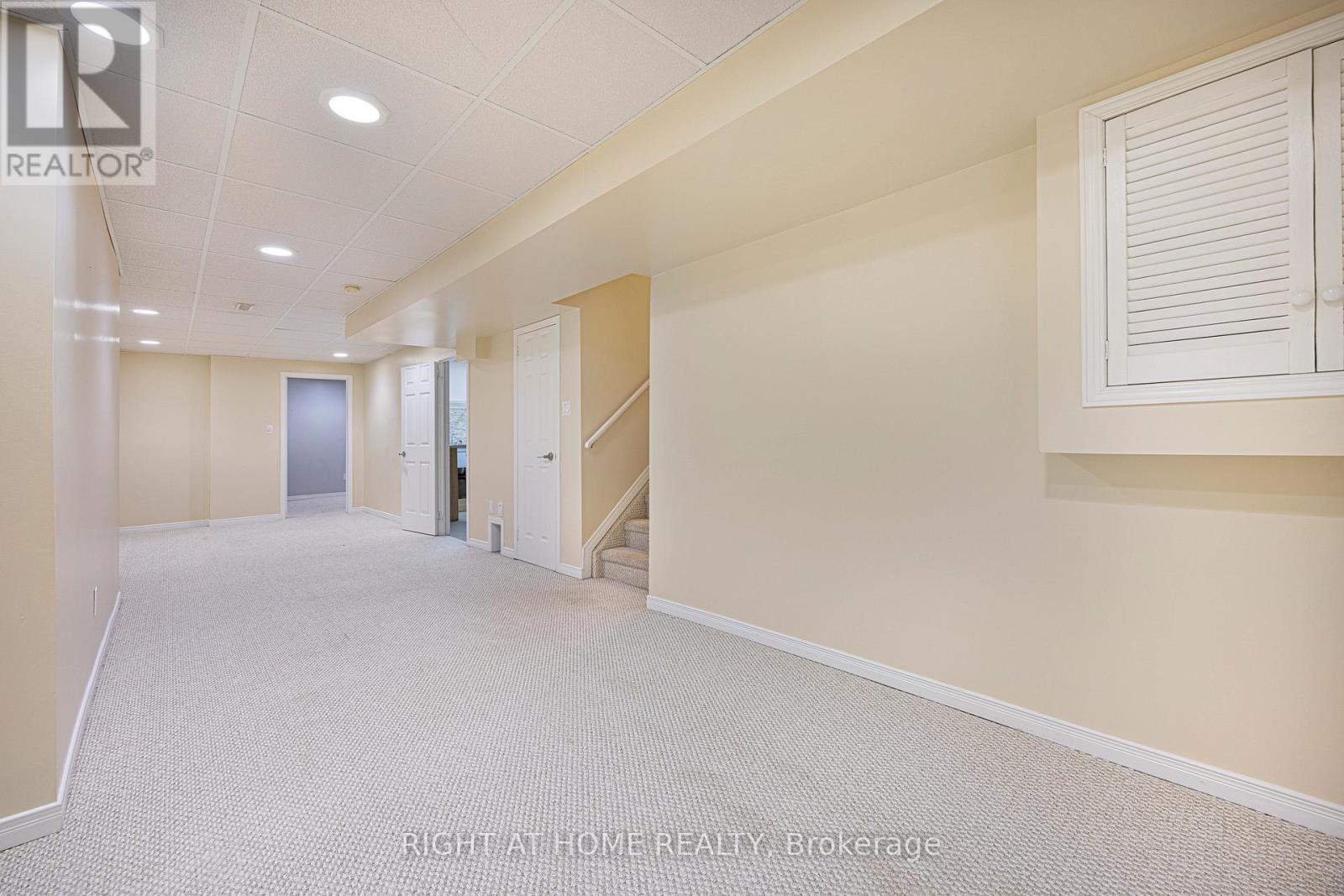 












33 THREADGOLD COURT

,
Whitby (Lynde Creek),




Ontario
L1P1L9

