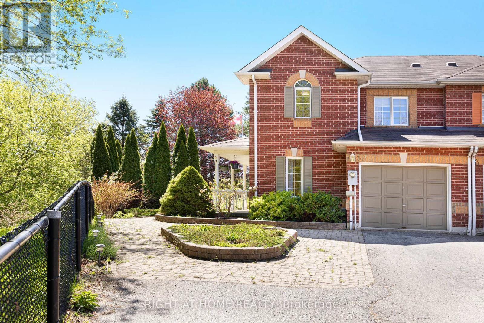 












33 THREADGOLD COURT

,
Whitby (Lynde Creek),




Ontario
L1P1L9

