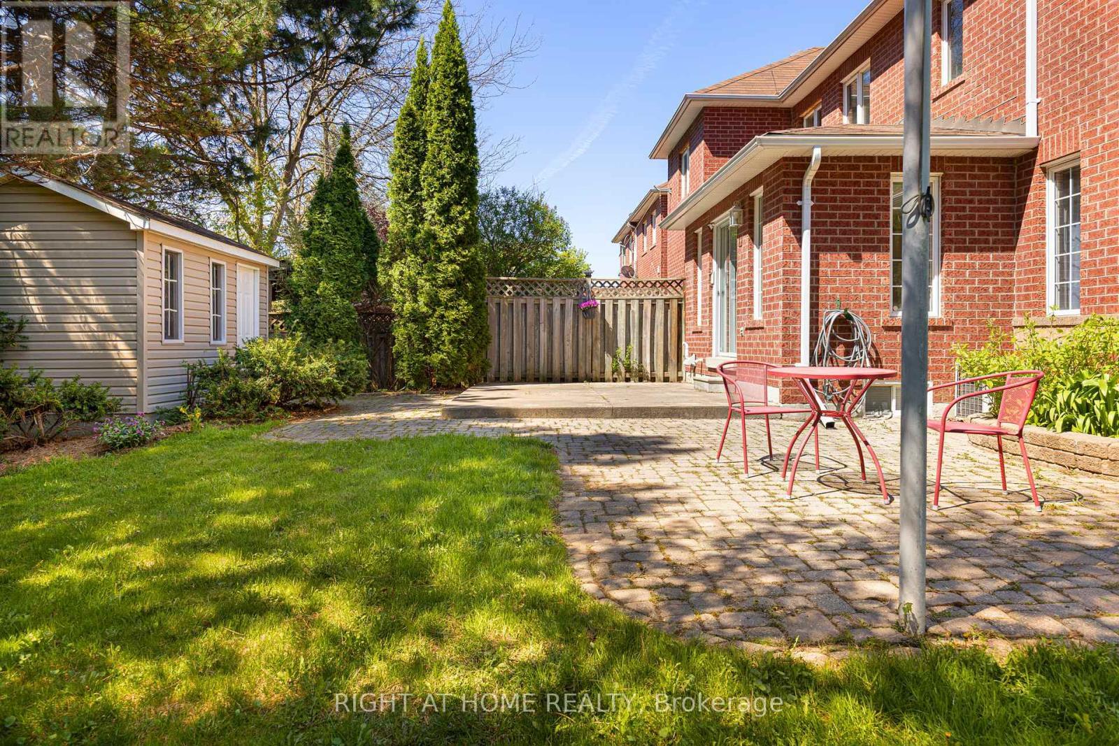 












33 THREADGOLD COURT

,
Whitby (Lynde Creek),




Ontario
L1P1L9

