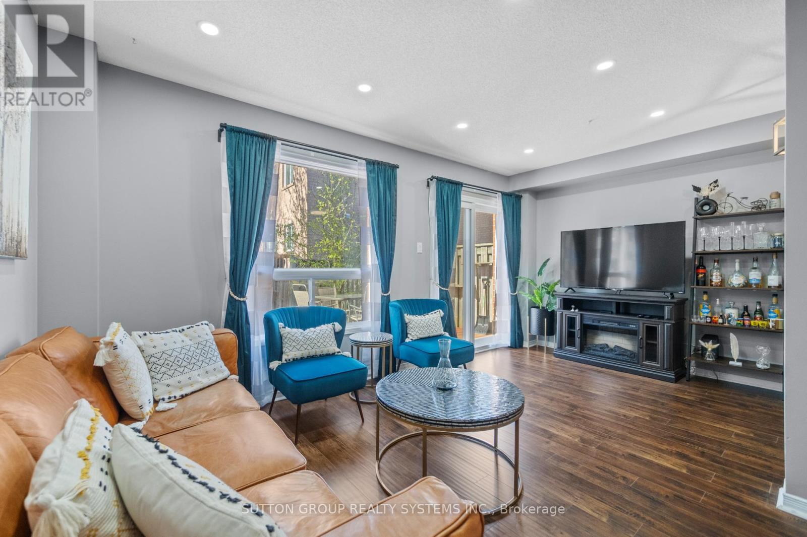












33 - 1995 PINE GROVE AVENUE

,
Pickering (Highbush),




Ontario
L1V6W4

