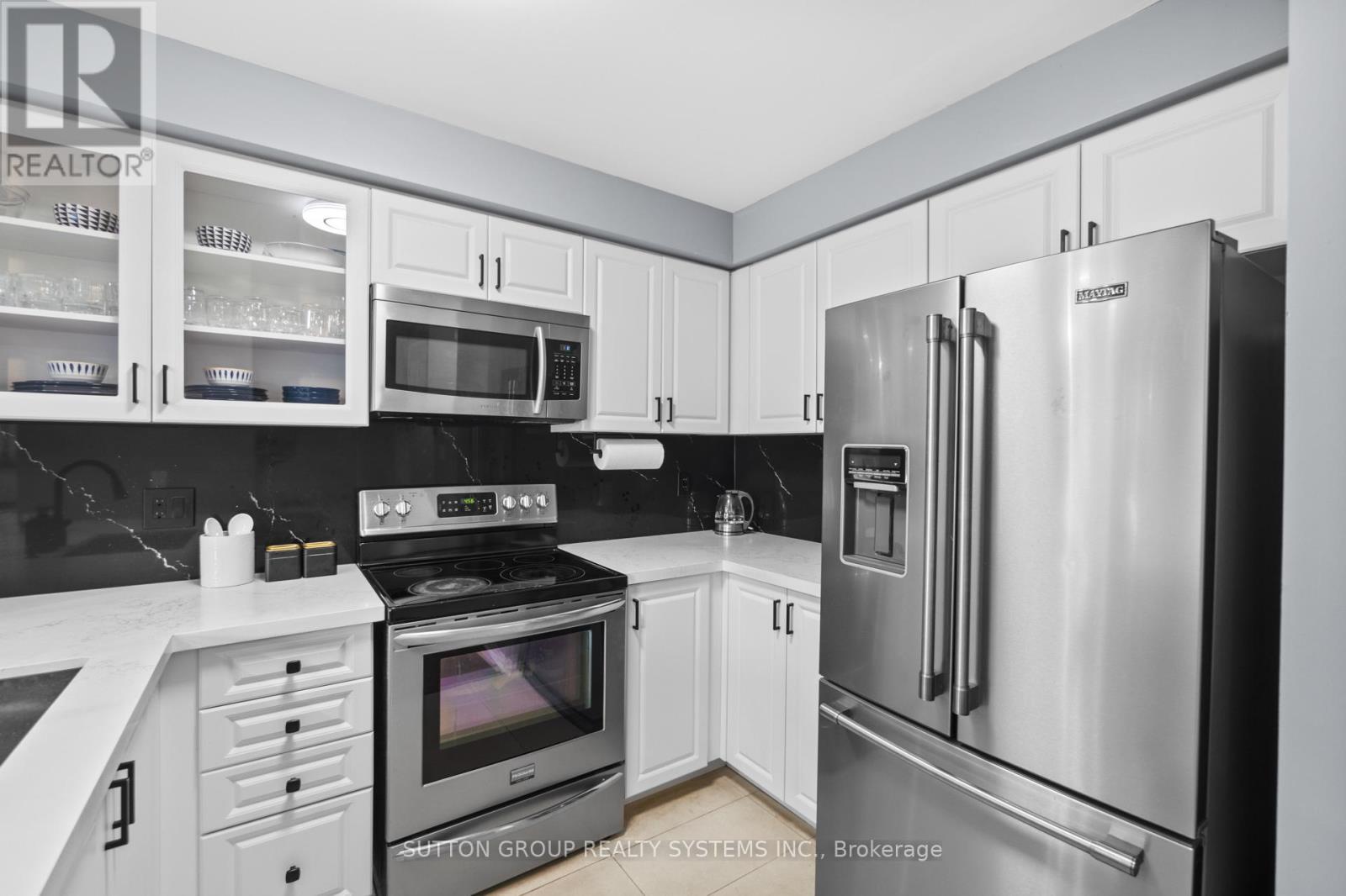 












33 - 1995 PINE GROVE AVENUE

,
Pickering (Highbush),




Ontario
L1V6W4

