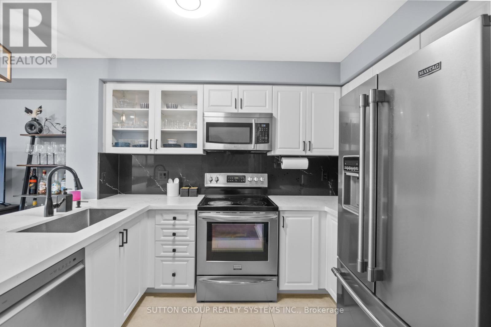 












33 - 1995 PINE GROVE AVENUE

,
Pickering (Highbush),




Ontario
L1V6W4

